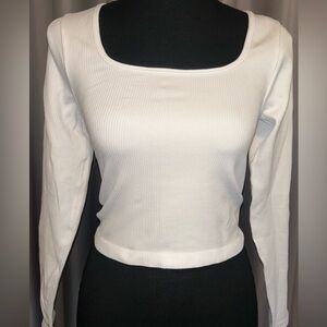 OQQ fitted stretch white ribbed top. Size medium